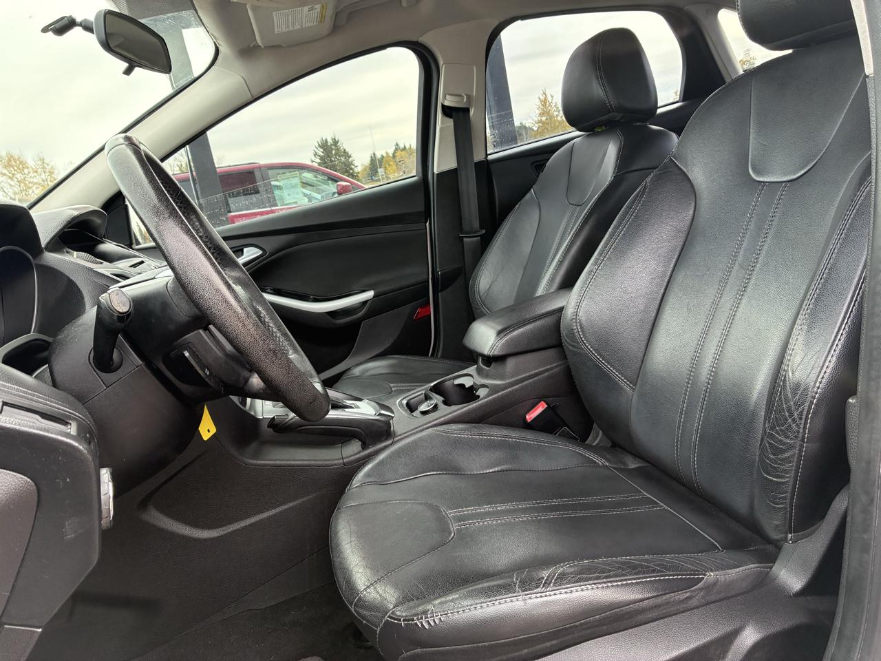 Ford Focus SE Sedan 2013