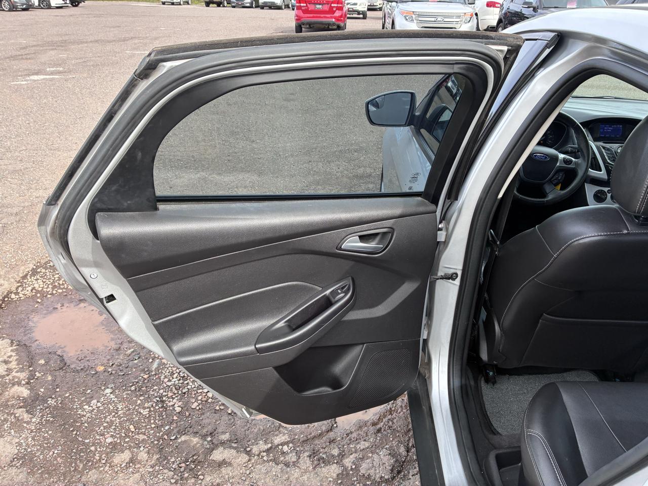 Ford Focus SE Sedan 2013