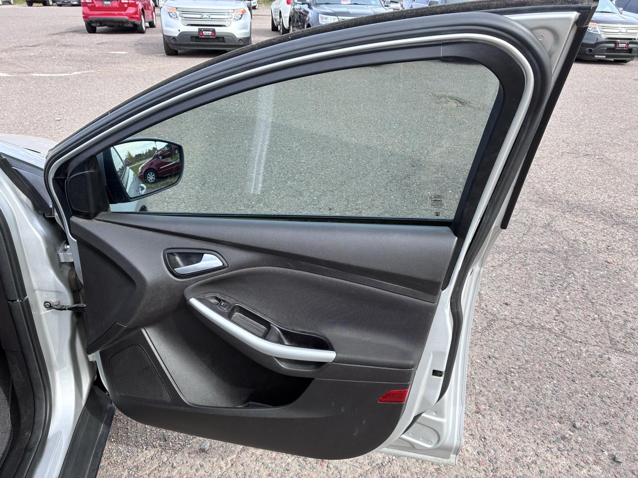 Ford Focus SE Sedan 2013