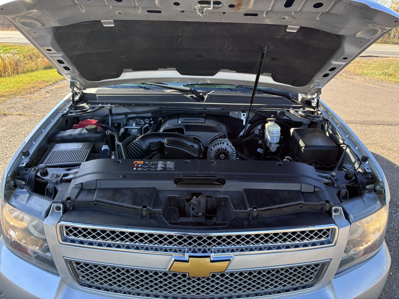 Chevrolet Suburban LT 1500 4WD 2014