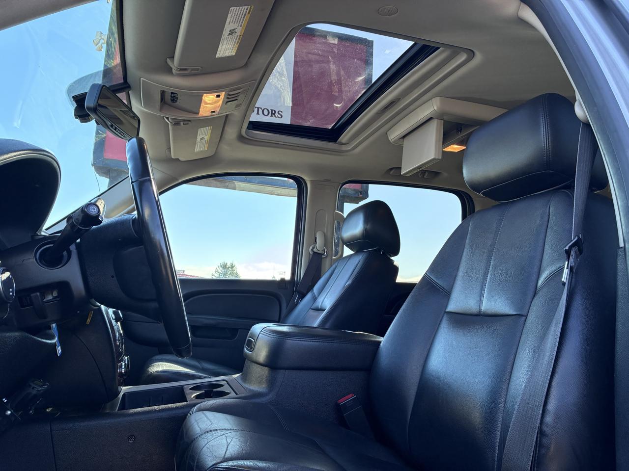 Chevrolet Suburban LT 1500 4WD 2014
