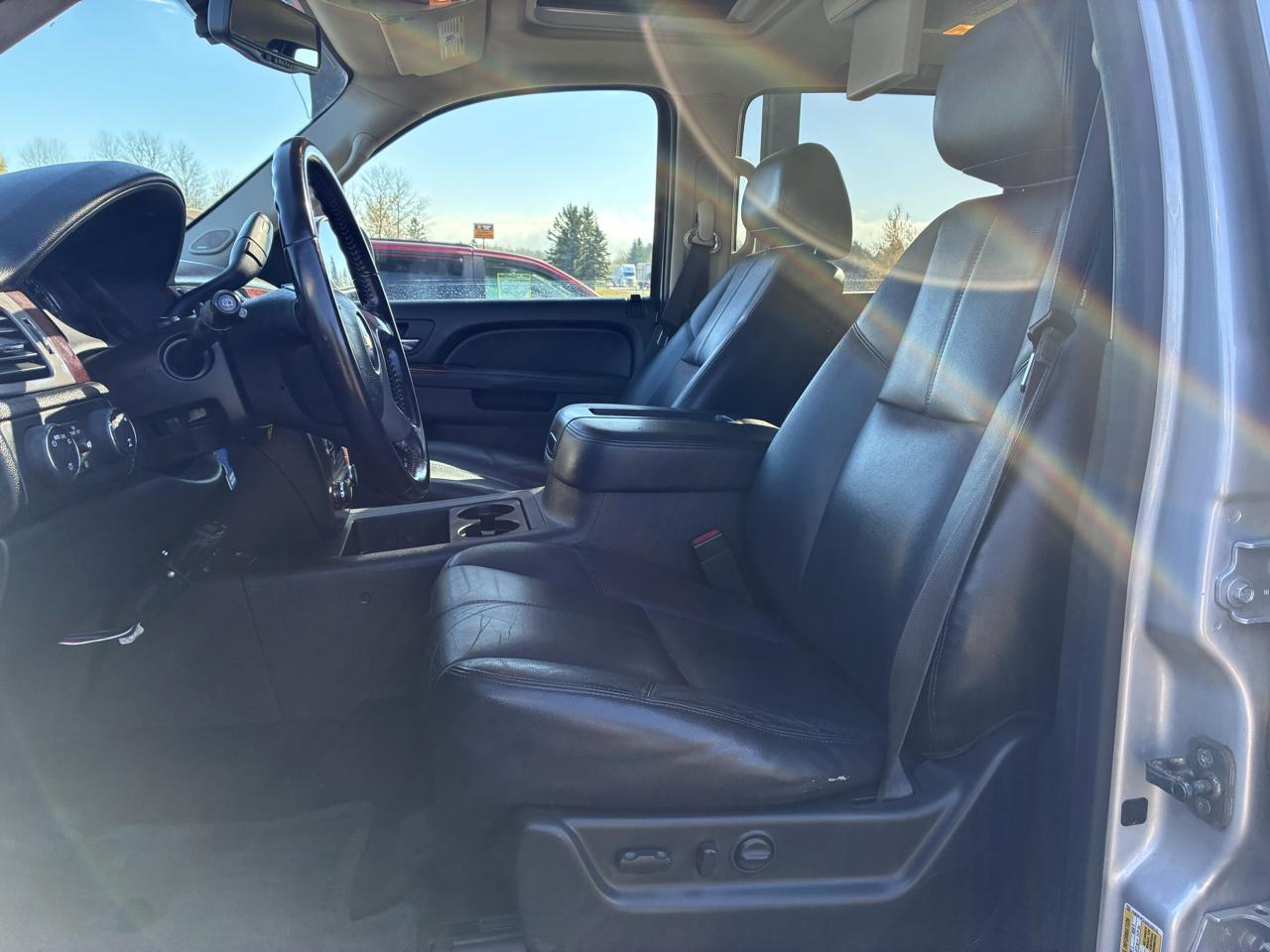 Chevrolet Suburban LT 1500 4WD 2014