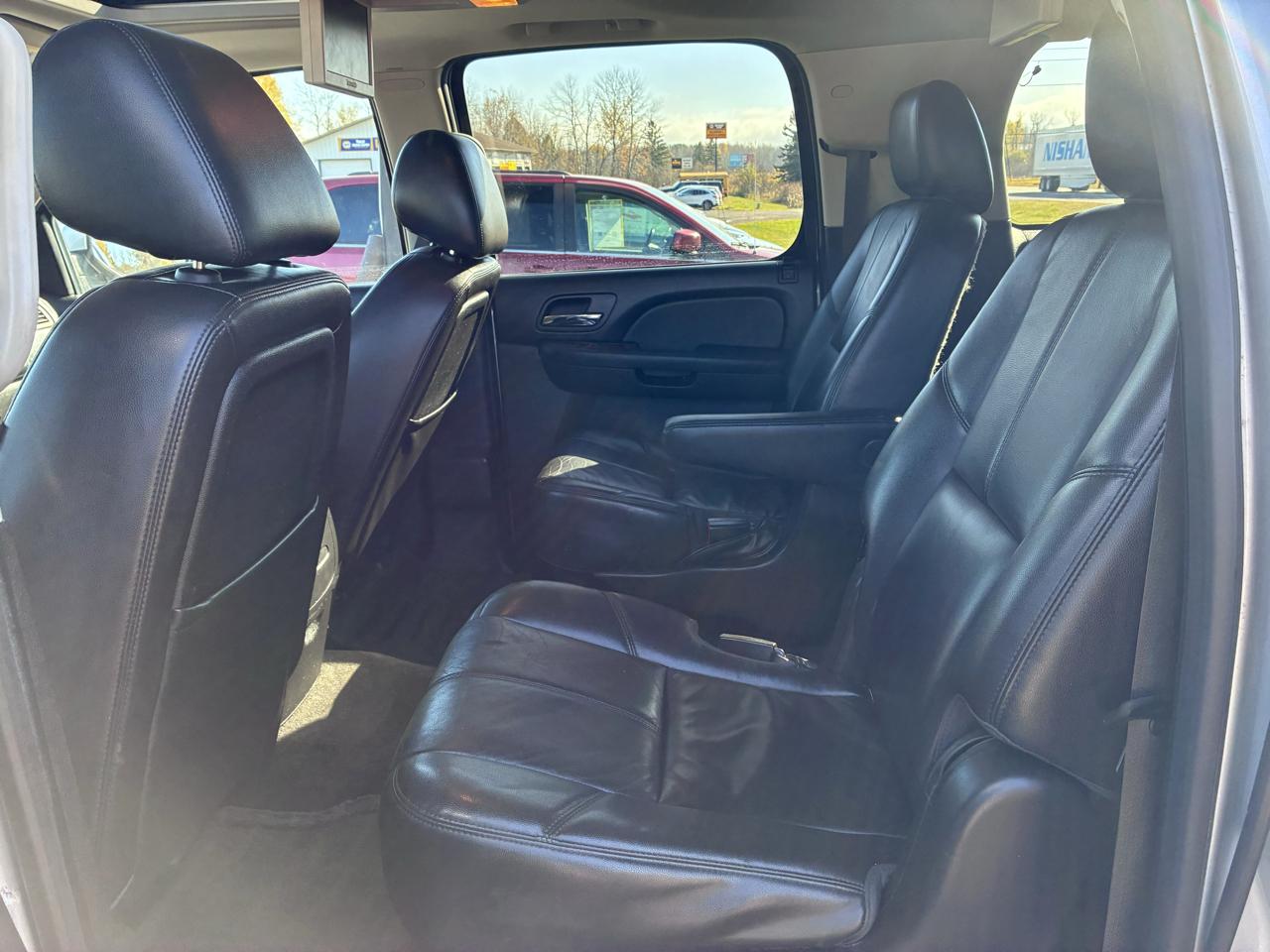 Chevrolet Suburban LT 1500 4WD 2014