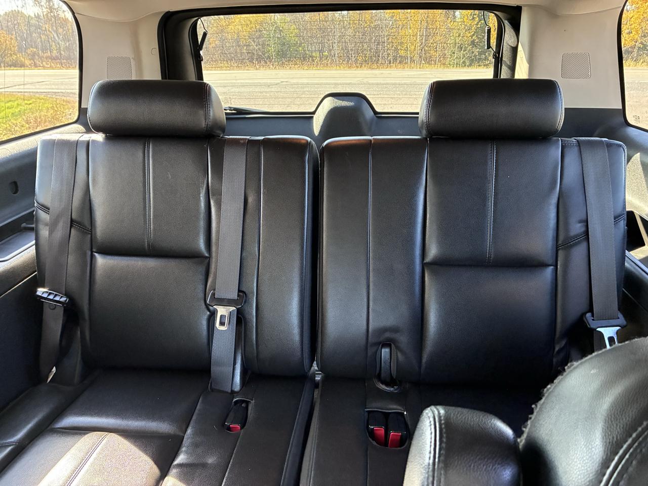Chevrolet Suburban LT 1500 4WD 2014