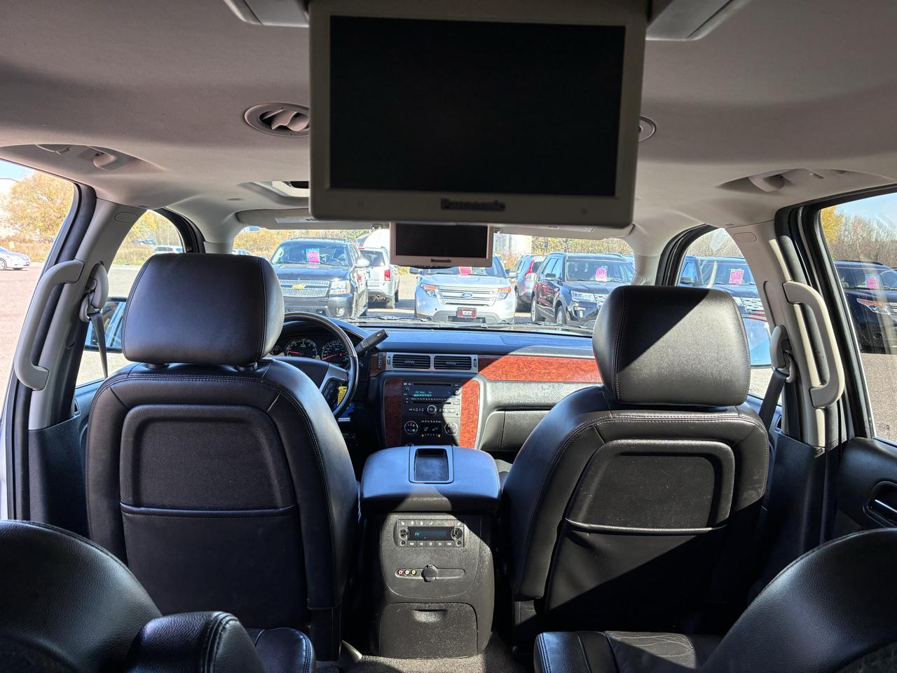 Chevrolet Suburban LT 1500 4WD 2014