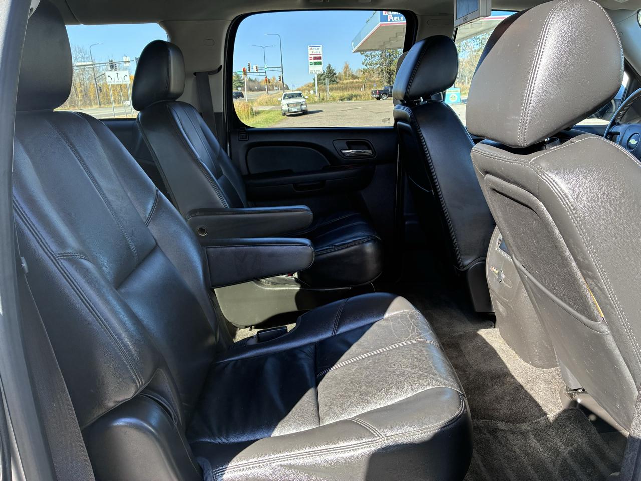 Chevrolet Suburban LT 1500 4WD 2014