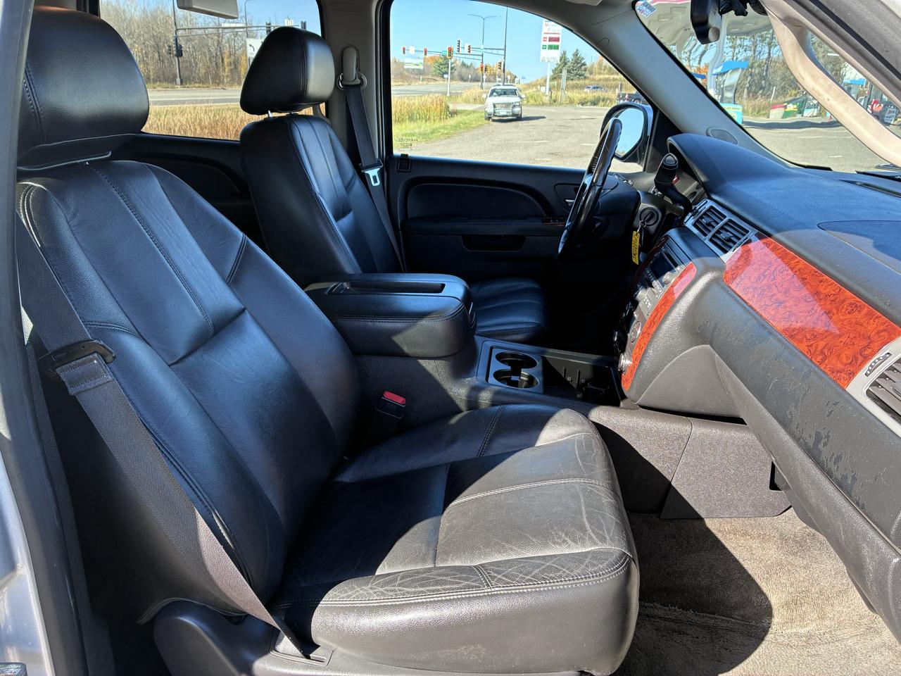 Chevrolet Suburban LT 1500 4WD 2014