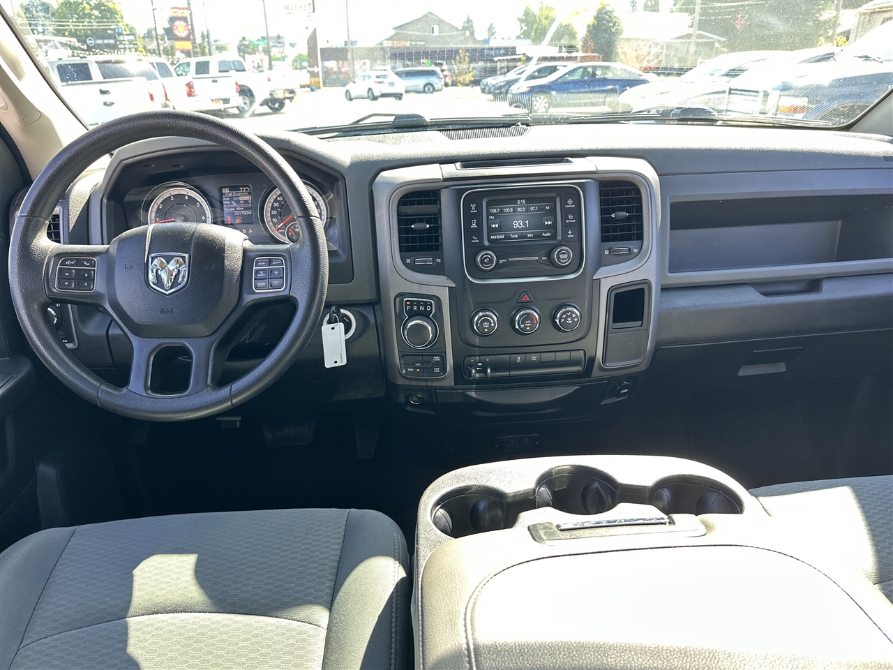 RAM 1500 Tradesman Quad Cab 4WD 2017 RAM 1500 Tradesman Quad Cab 4WD 2017