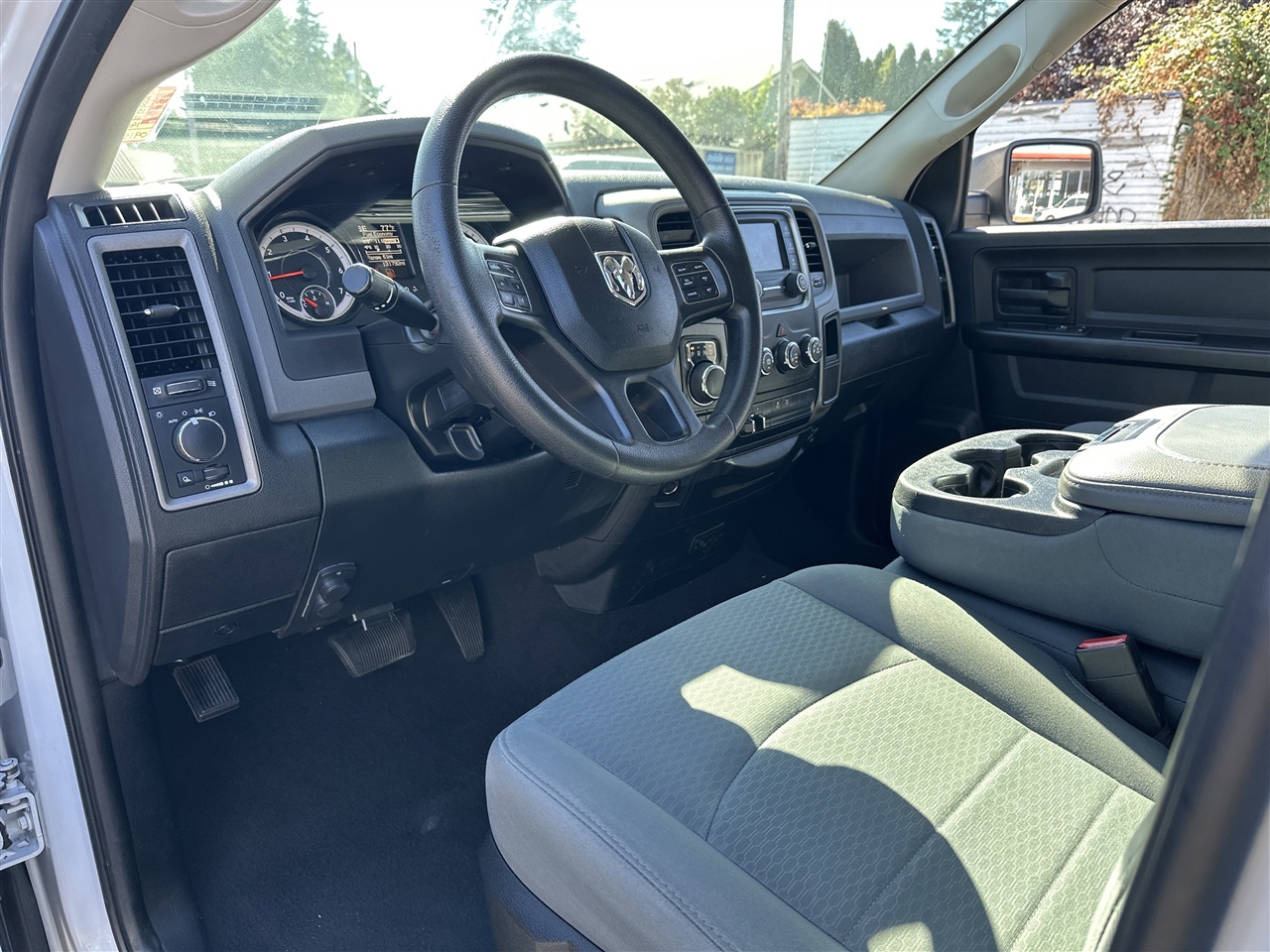 RAM 1500 Tradesman Quad Cab 4WD 2017 RAM 1500 Tradesman Quad Cab 4WD 2017