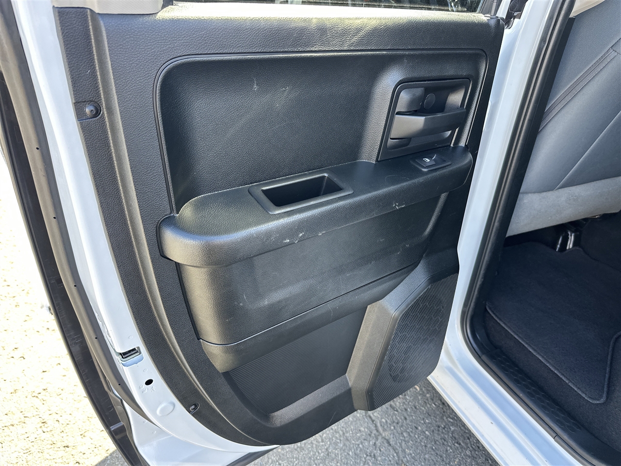 RAM 1500 Tradesman Quad Cab 4WD 2017 RAM 1500 Tradesman Quad Cab 4WD 2017