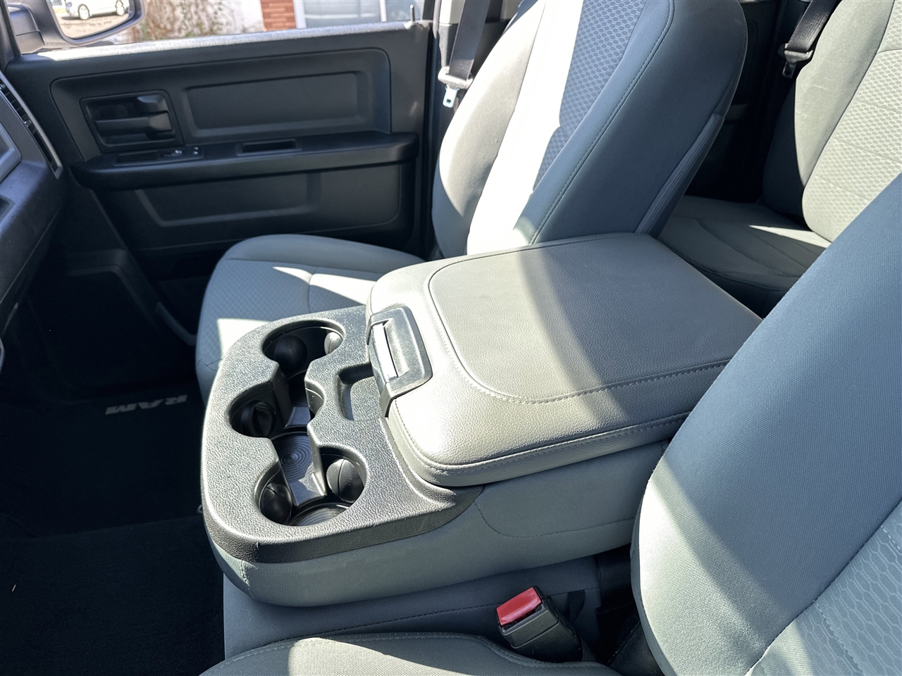 RAM 1500 Tradesman Quad Cab 4WD 2017 RAM 1500 Tradesman Quad Cab 4WD 2017