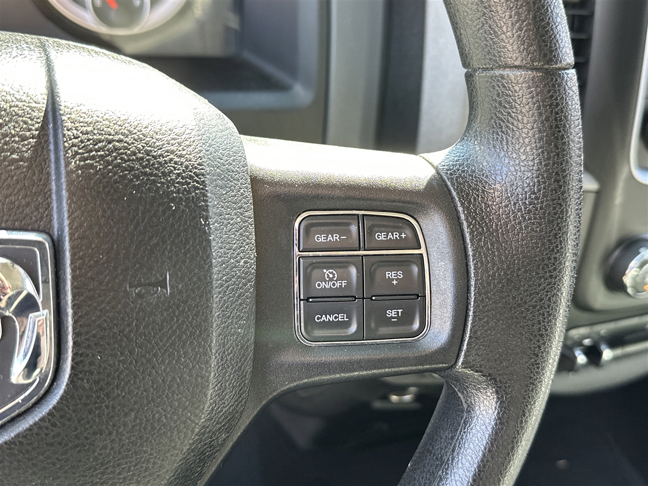 RAM 1500 Tradesman Quad Cab 4WD 2017 RAM 1500 Tradesman Quad Cab 4WD 2017