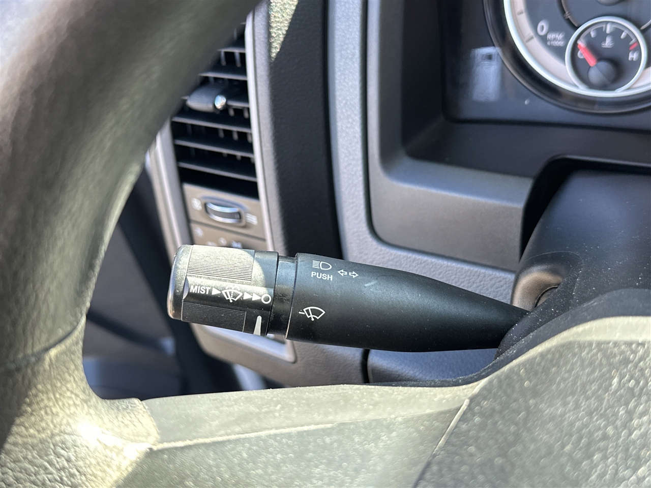 RAM 1500 Tradesman Quad Cab 4WD 2017 RAM 1500 Tradesman Quad Cab 4WD 2017