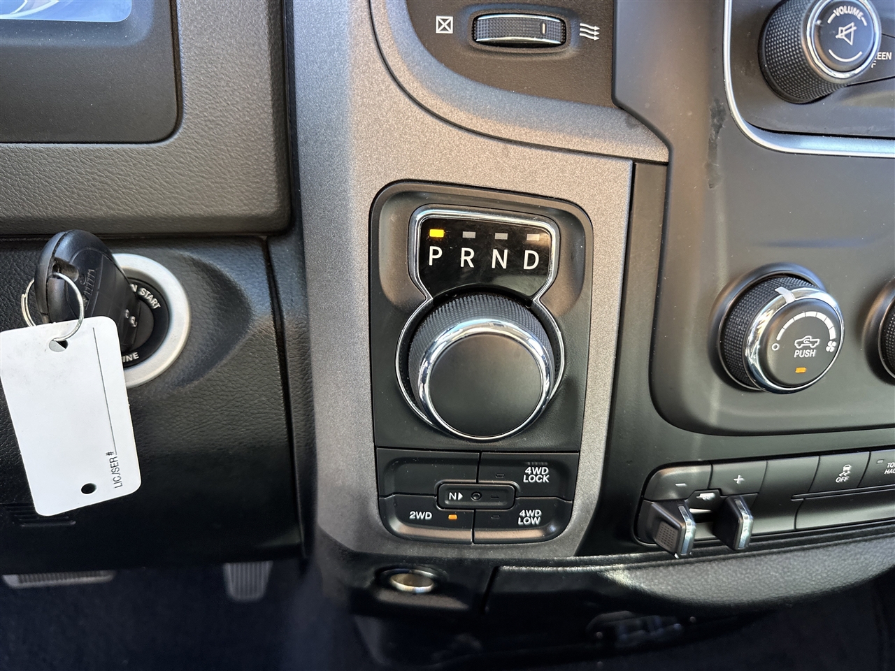 RAM 1500 Tradesman Quad Cab 4WD 2017 RAM 1500 Tradesman Quad Cab 4WD 2017