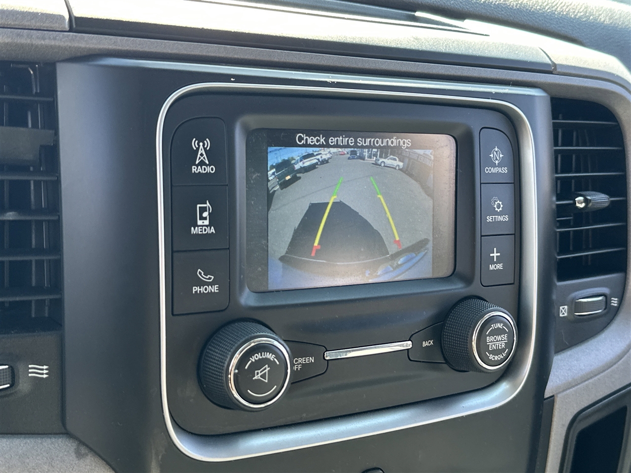 RAM 1500 Tradesman Quad Cab 4WD 2017 RAM 1500 Tradesman Quad Cab 4WD 2017