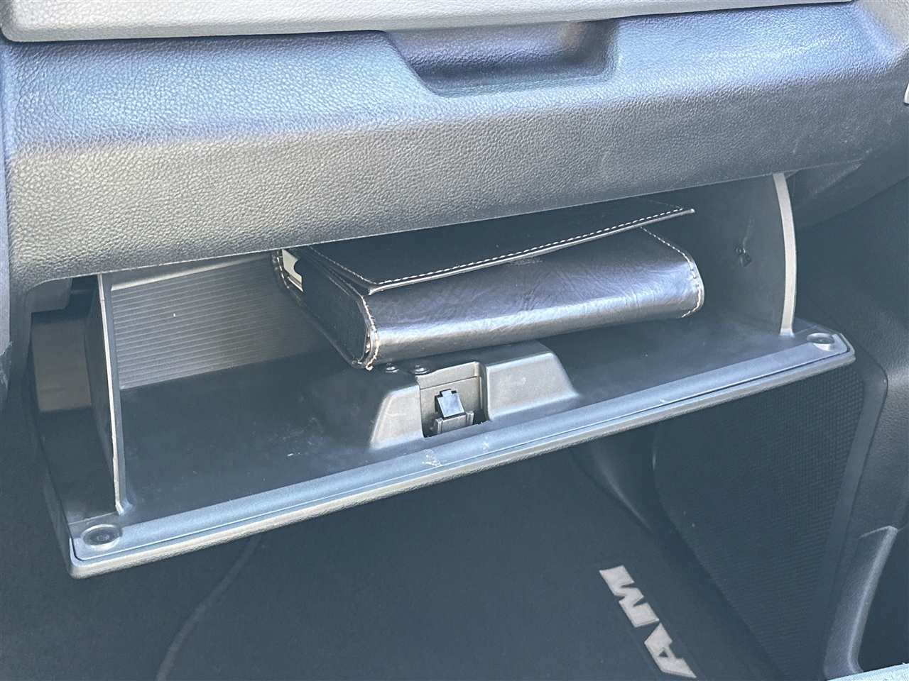 RAM 1500 Tradesman Quad Cab 4WD 2017 RAM 1500 Tradesman Quad Cab 4WD 2017