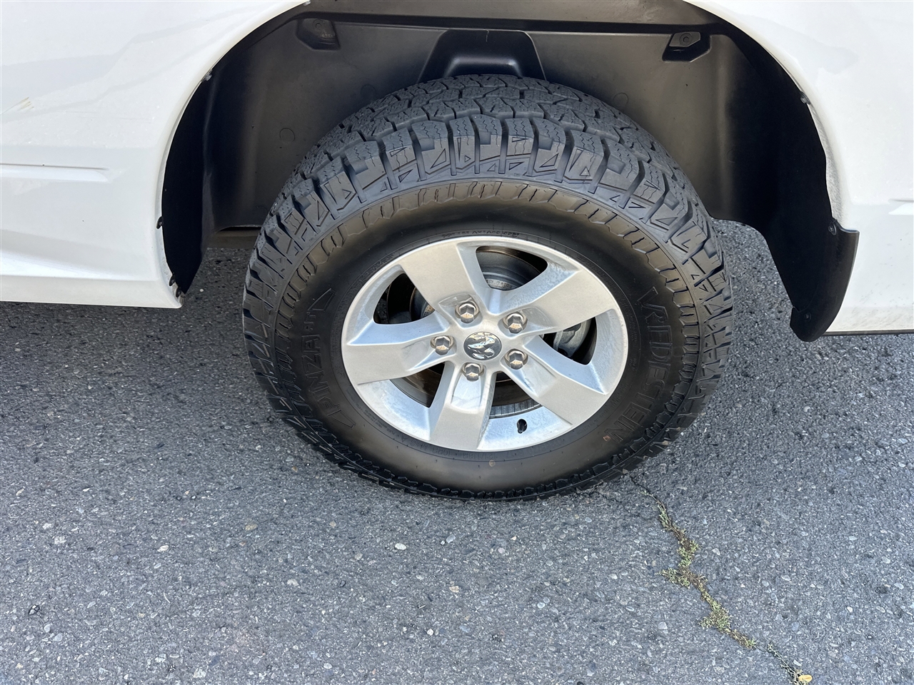 RAM 1500 Tradesman Quad Cab 4WD 2017 RAM 1500 Tradesman Quad Cab 4WD 2017