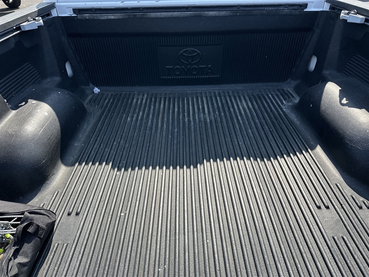 Toyota Tundra Tundra-Grade CrewMax 5.7L 2WD 2012 Toyota Tundra Tundra-Grade CrewMax 5.7L 2WD 2012