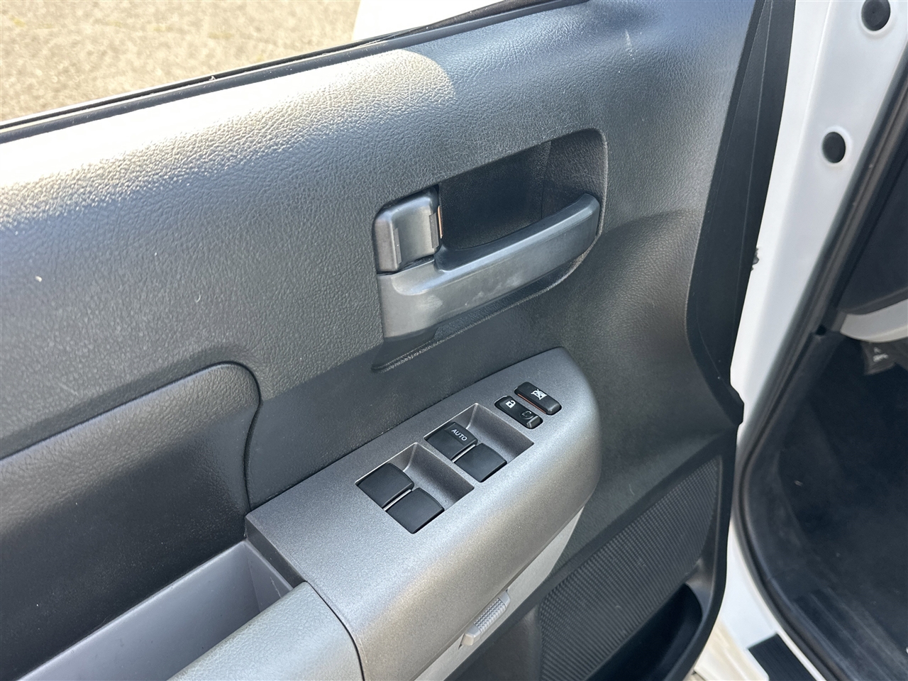 Toyota Tundra Tundra-Grade CrewMax 5.7L 2WD 2012 Toyota Tundra Tundra-Grade CrewMax 5.7L 2WD 2012