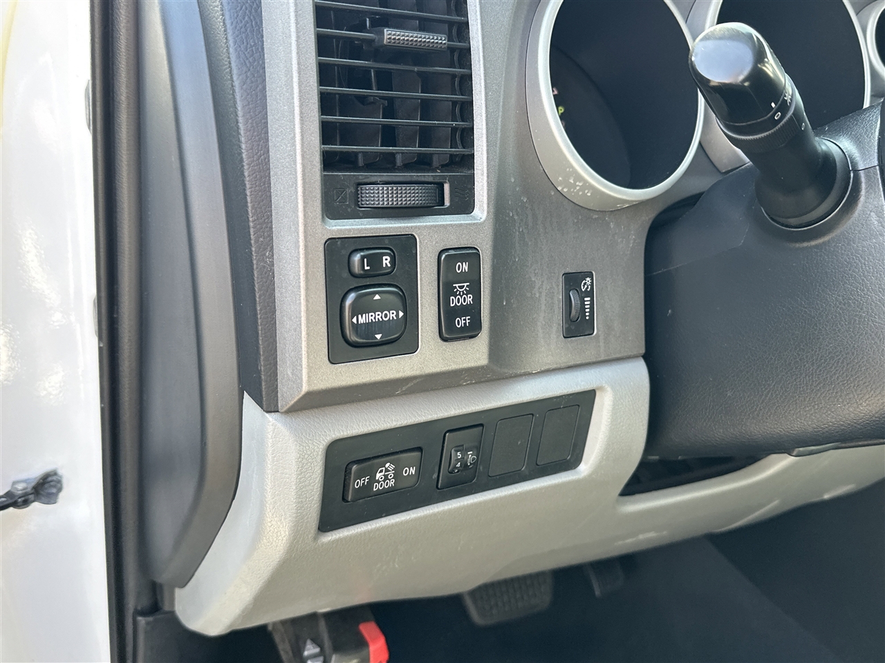 Toyota Tundra Tundra-Grade CrewMax 5.7L 2WD 2012 Toyota Tundra Tundra-Grade CrewMax 5.7L 2WD 2012