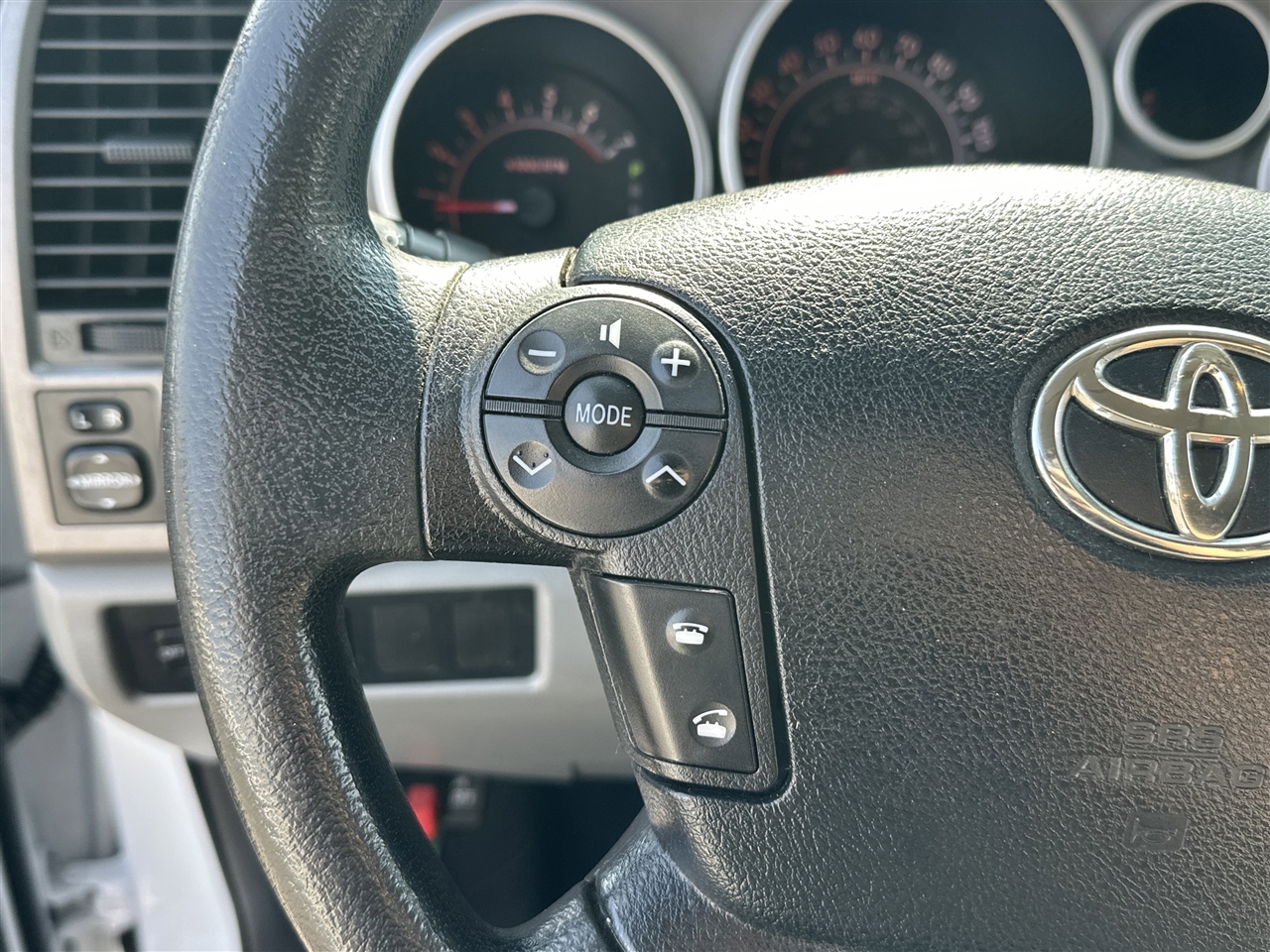 Toyota Tundra Tundra-Grade CrewMax 5.7L 2WD 2012 Toyota Tundra Tundra-Grade CrewMax 5.7L 2WD 2012