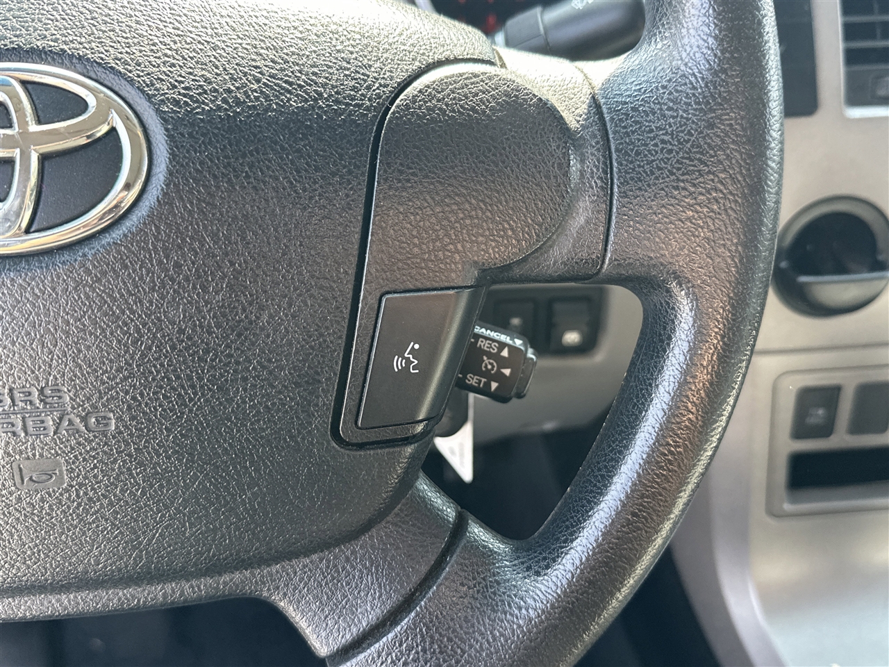 Toyota Tundra Tundra-Grade CrewMax 5.7L 2WD 2012 Toyota Tundra Tundra-Grade CrewMax 5.7L 2WD 2012