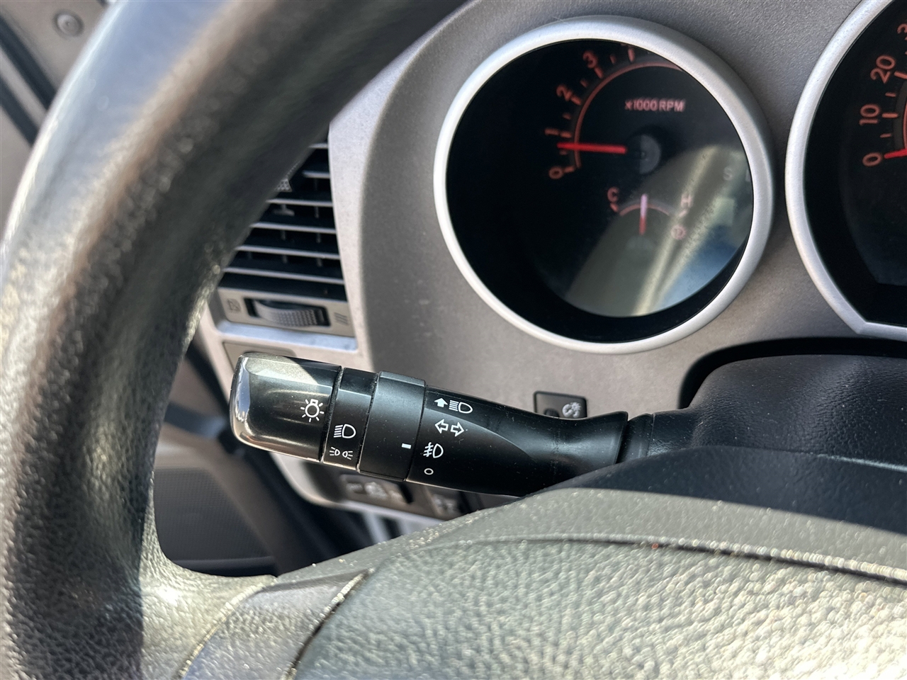 Toyota Tundra Tundra-Grade CrewMax 5.7L 2WD 2012 Toyota Tundra Tundra-Grade CrewMax 5.7L 2WD 2012