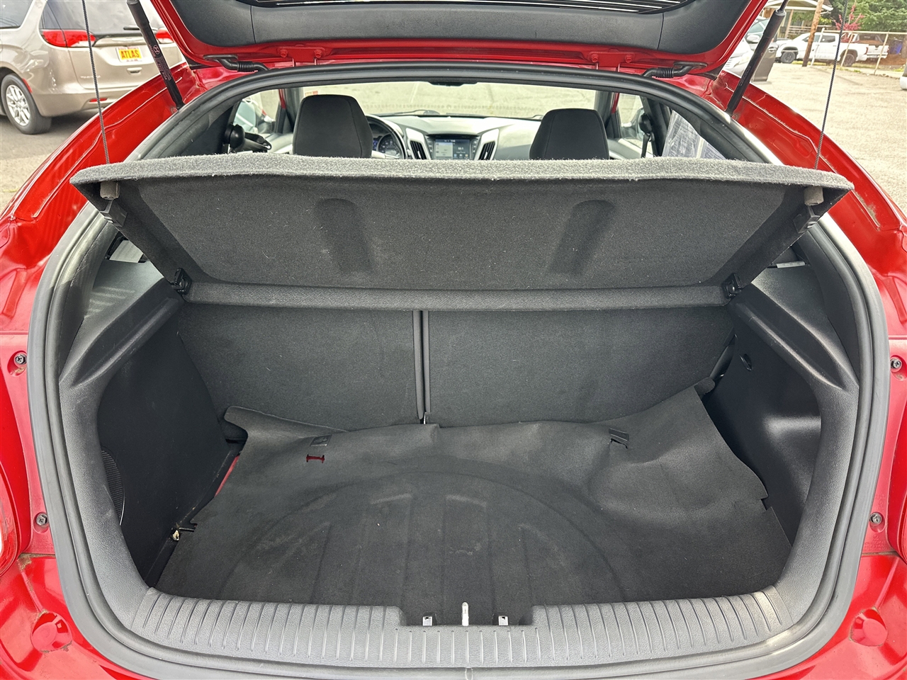 Hyundai Veloster Base 6MT 2017 Hyundai Veloster Base 6MT 2017