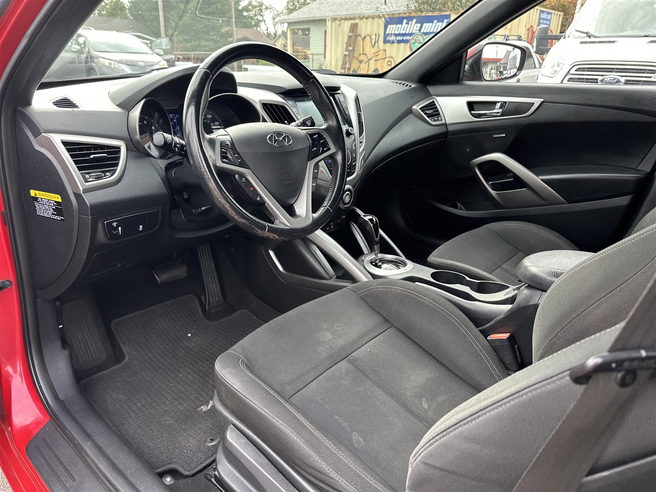 Hyundai Veloster Base 6MT 2017 Hyundai Veloster Base 6MT 2017