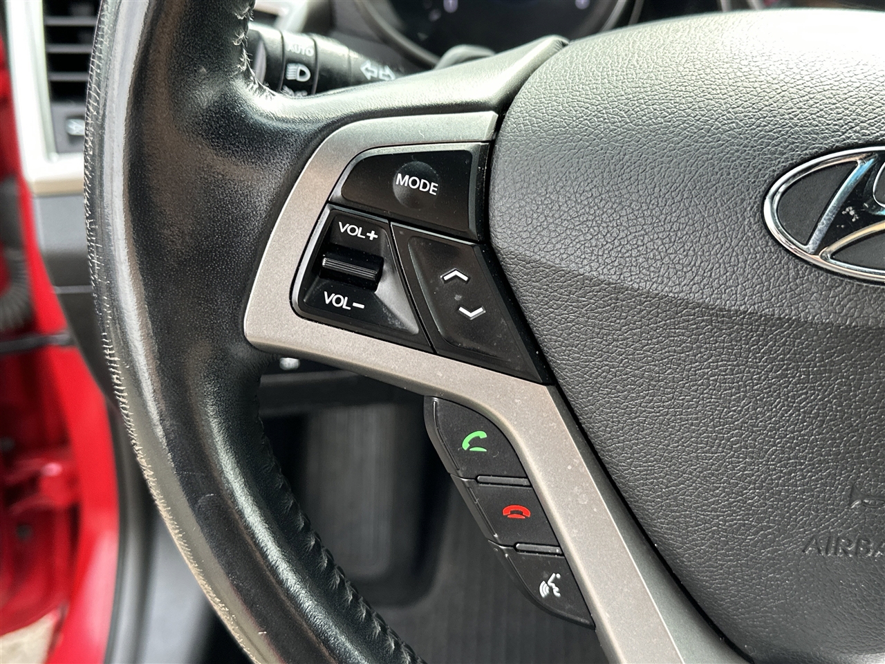 Hyundai Veloster Base 6MT 2017 Hyundai Veloster Base 6MT 2017