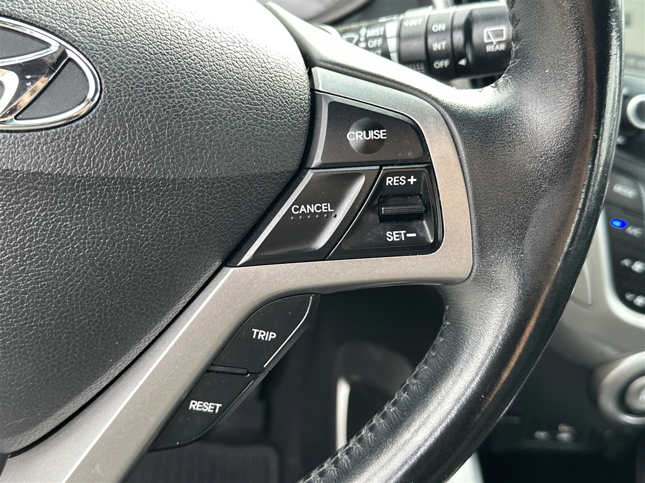 Hyundai Veloster Base 6MT 2017 Hyundai Veloster Base 6MT 2017