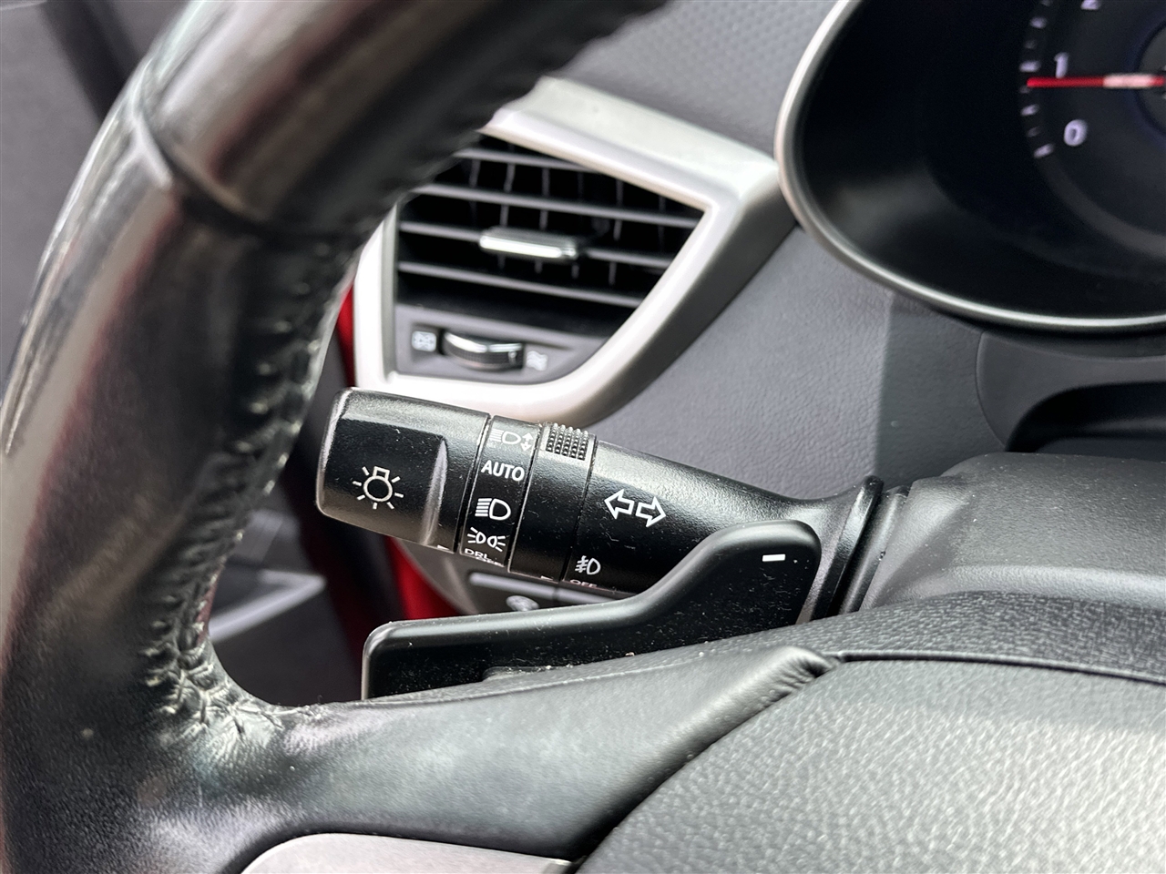 Hyundai Veloster Base 6MT 2017 Hyundai Veloster Base 6MT 2017