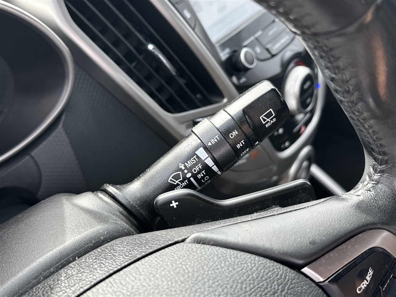 Hyundai Veloster Base 6MT 2017 Hyundai Veloster Base 6MT 2017