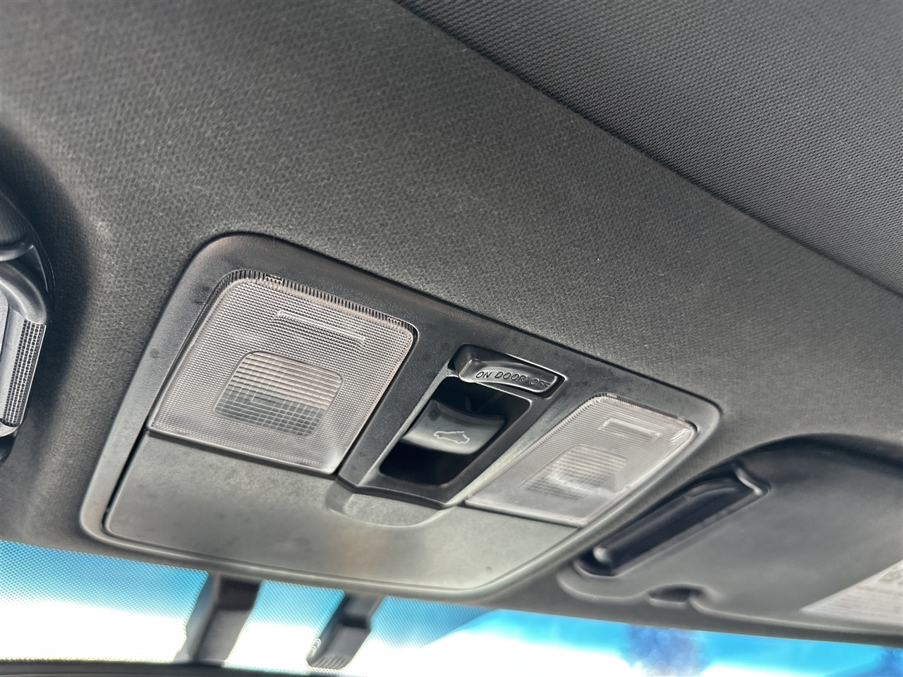 Hyundai Veloster Base 6MT 2017 Hyundai Veloster Base 6MT 2017