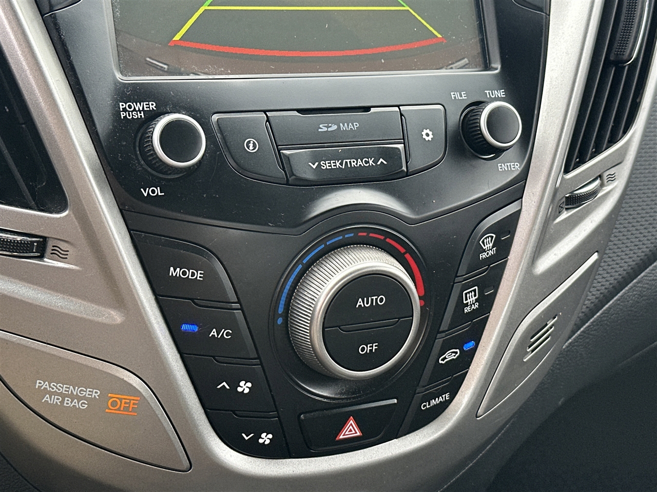 Hyundai Veloster Base 6MT 2017 Hyundai Veloster Base 6MT 2017