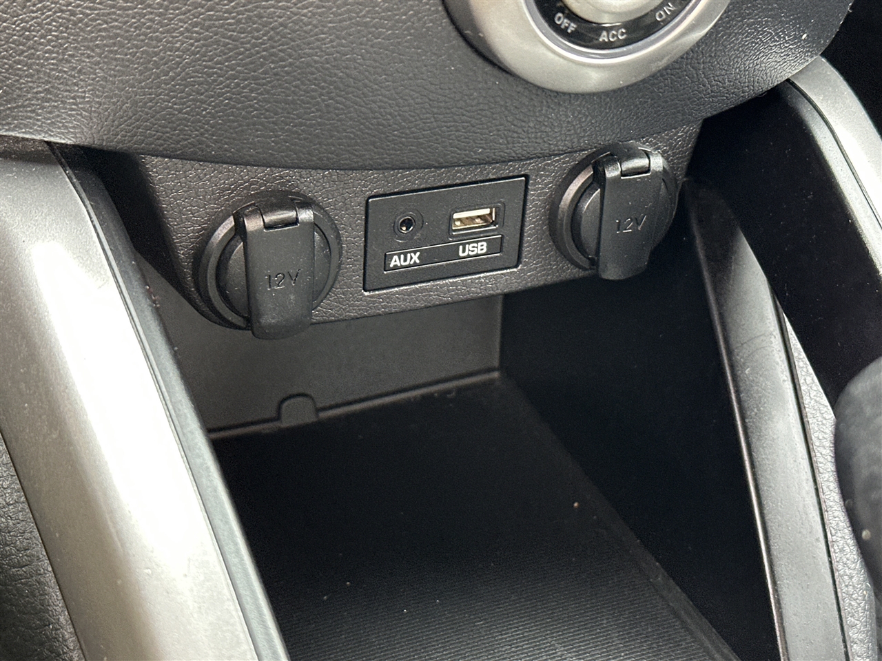 Hyundai Veloster Base 6MT 2017 Hyundai Veloster Base 6MT 2017