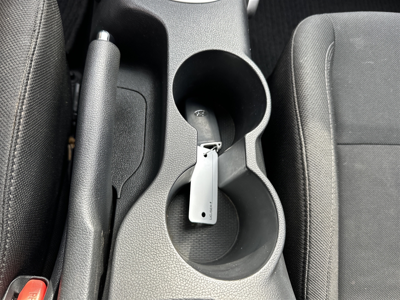 Hyundai Veloster Base 6MT 2017 Hyundai Veloster Base 6MT 2017