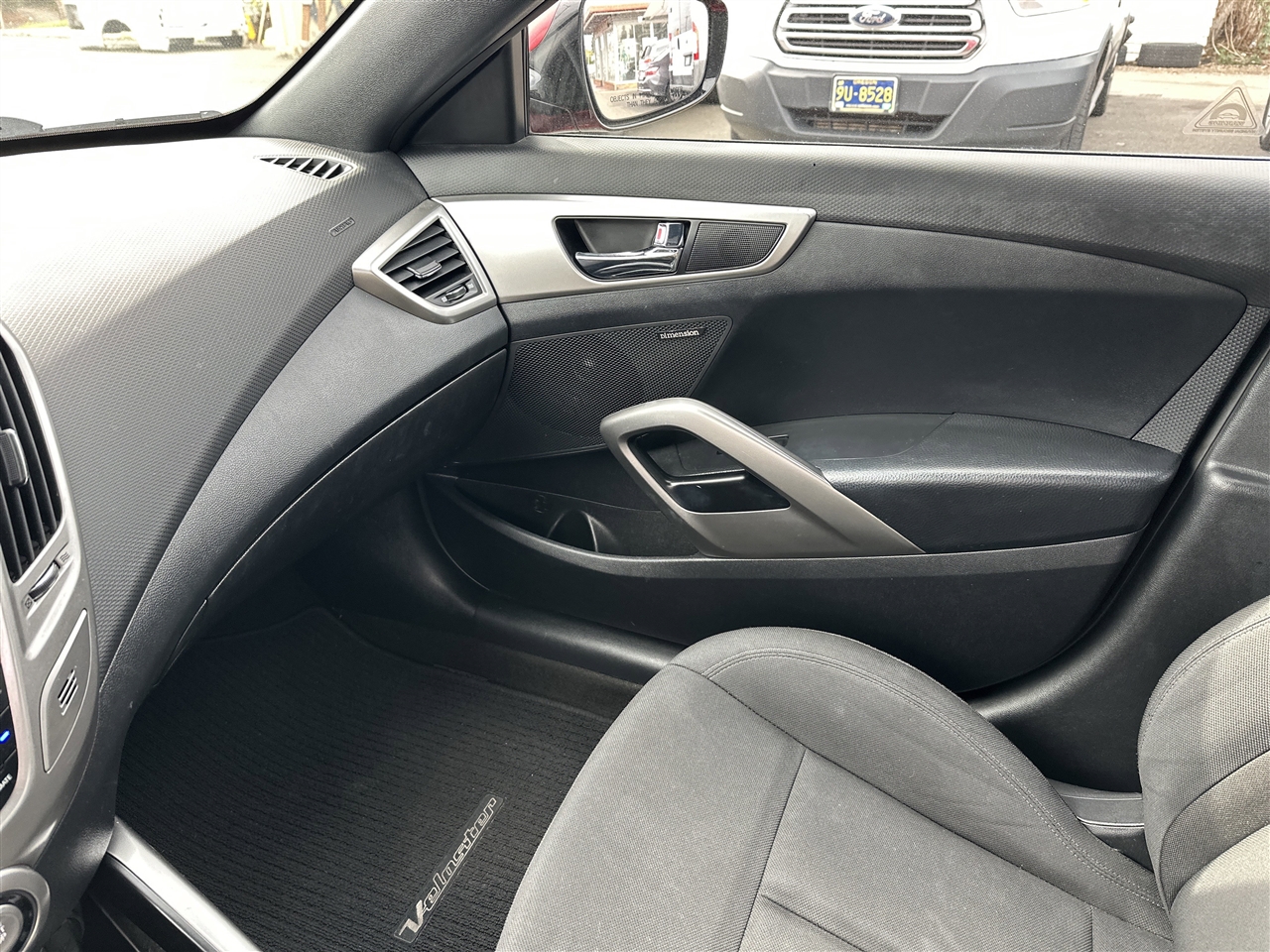 Hyundai Veloster Base 6MT 2017 Hyundai Veloster Base 6MT 2017