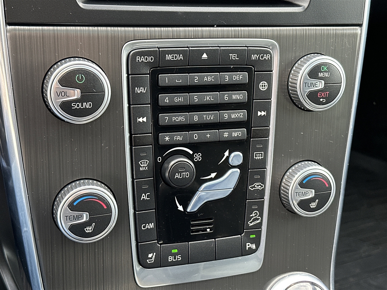 Volvo V60 Cross Country T5 2016 Volvo V60 Cross Country T5 2016