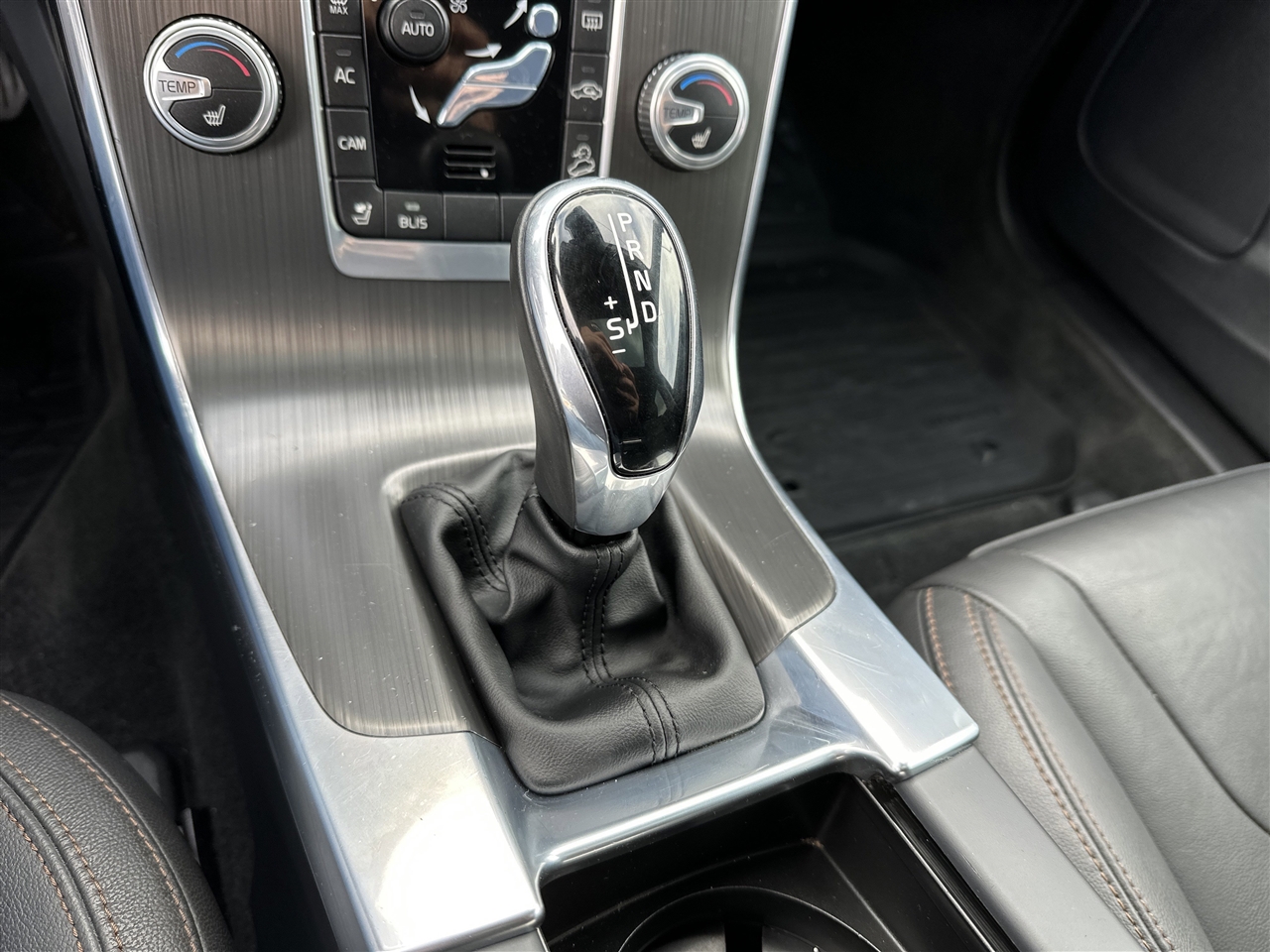 Volvo V60 Cross Country T5 2016 Volvo V60 Cross Country T5 2016