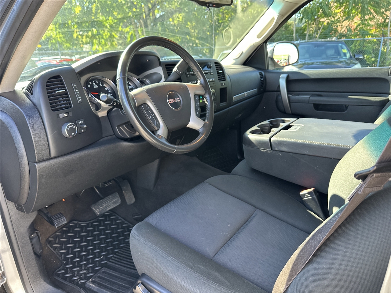 GMC Sierra 1500 SLE Crew Cab 2WD 2013 GMC Sierra 1500 SLE Crew Cab 2WD 2013