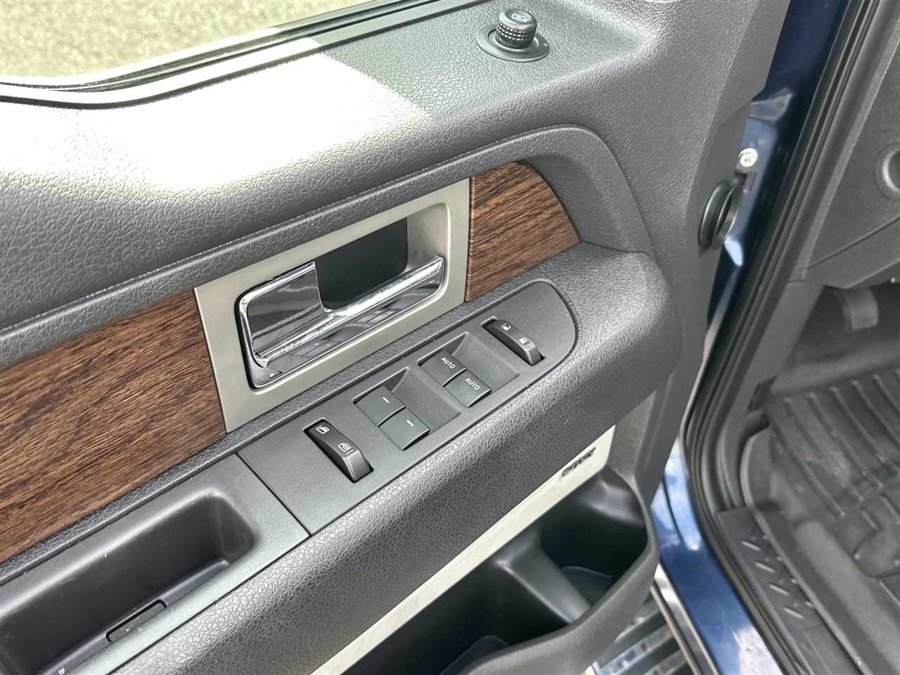 Ford F-150 Lariat SuperCrew 5.5-ft. Bed 4WD 2014 Ford F-150 Lariat SuperCrew 5.5-ft. Bed 4WD 2014