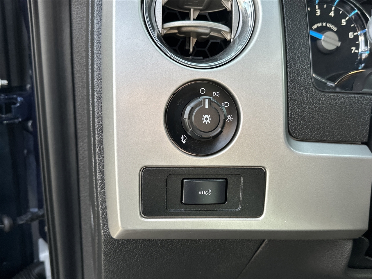 Ford F-150 Lariat SuperCrew 5.5-ft. Bed 4WD 2014 Ford F-150 Lariat SuperCrew 5.5-ft. Bed 4WD 2014