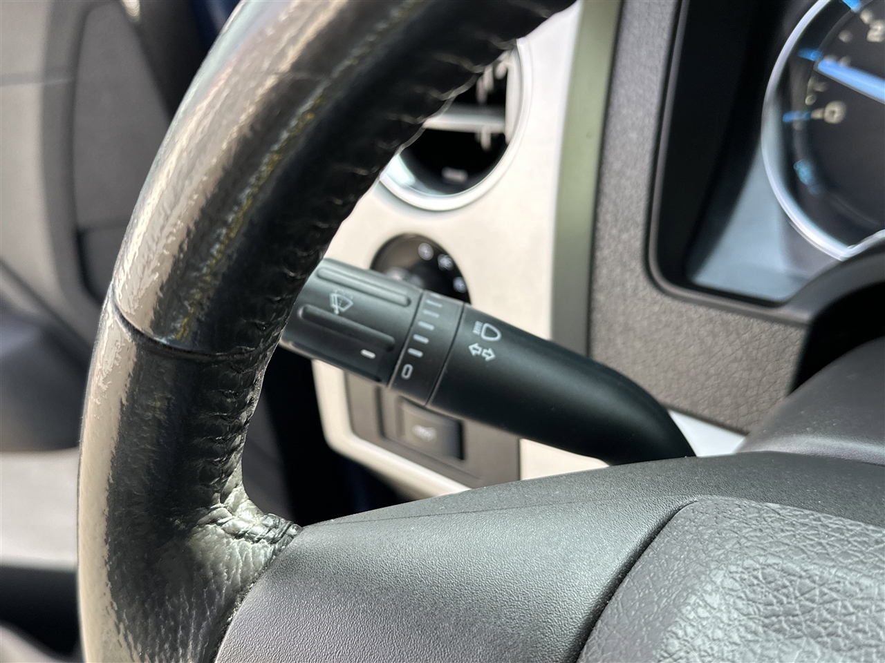 Ford F-150 Lariat SuperCrew 5.5-ft. Bed 4WD 2014 Ford F-150 Lariat SuperCrew 5.5-ft. Bed 4WD 2014