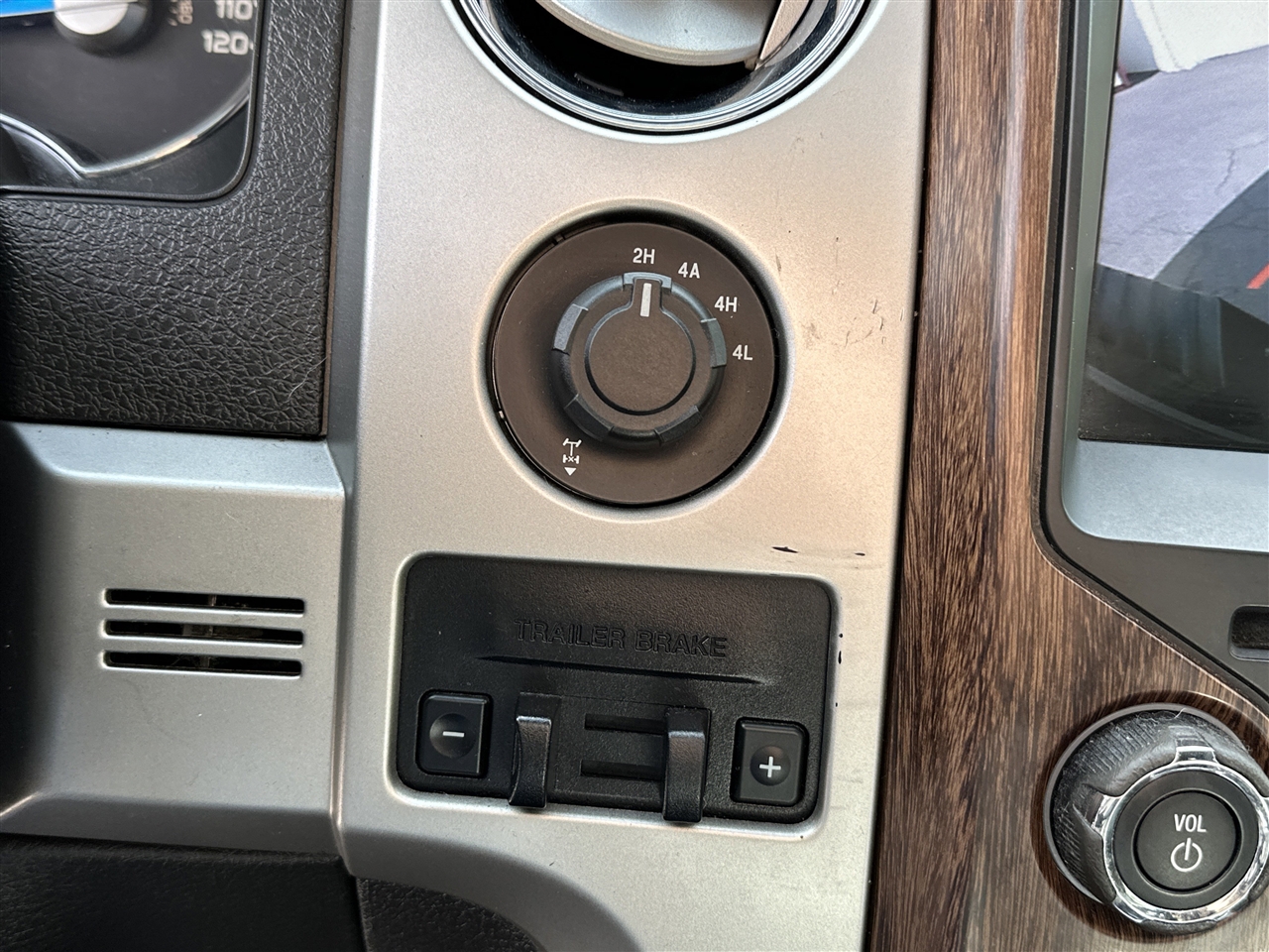 Ford F-150 Lariat SuperCrew 5.5-ft. Bed 4WD 2014 Ford F-150 Lariat SuperCrew 5.5-ft. Bed 4WD 2014