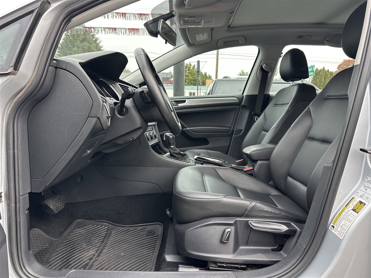 Volkswagen Golf SportWagen TSI SE 6A 2017 Volkswagen Golf SportWagen TSI SE 6A 2017