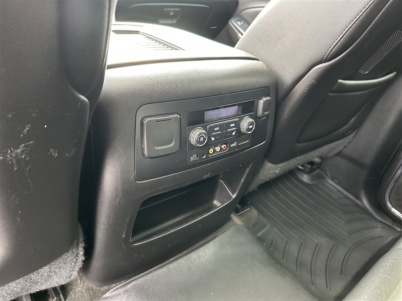 GMC Yukon SLT 4WD 2015