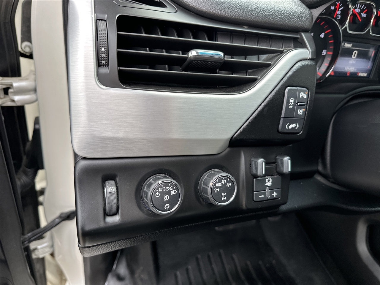 GMC Yukon SLT 4WD 2015