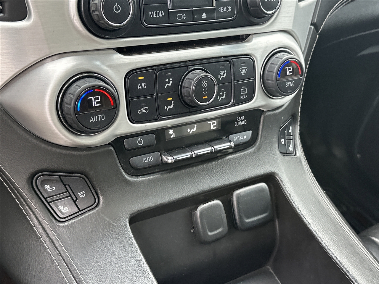 GMC Yukon SLT 4WD 2015