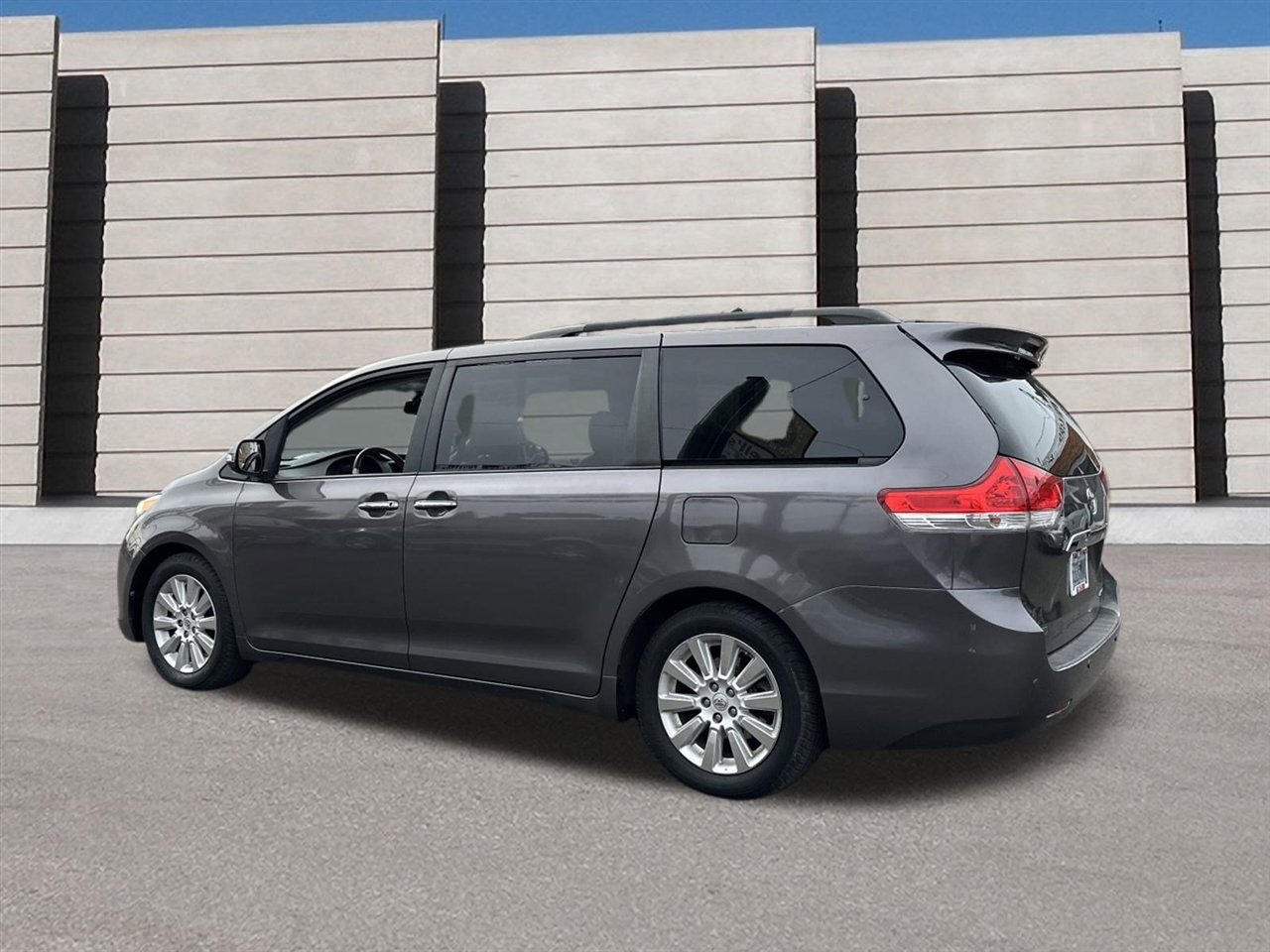 Toyota Sienna XLE FWD 8-Passenger V6 2013 Toyota Sienna XLE FWD 8-Passenger V6 2013